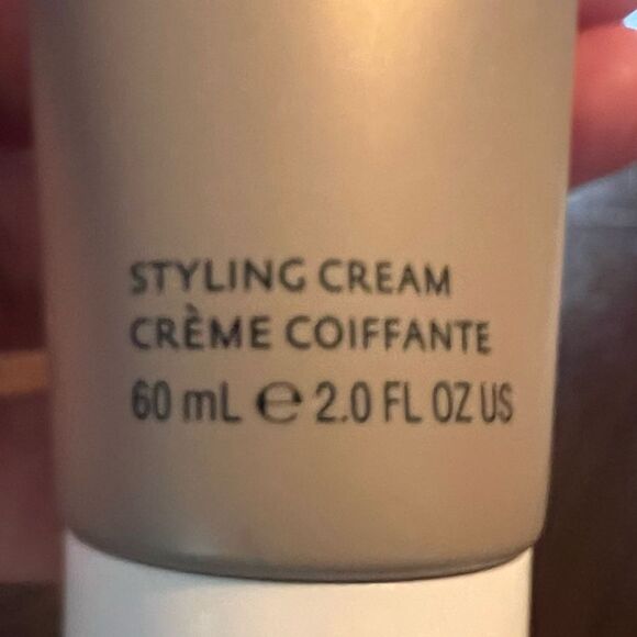 Living Proof Frizz Smooth Styling Cream 2 oz Hair Styling Product - Picture 6 of 6